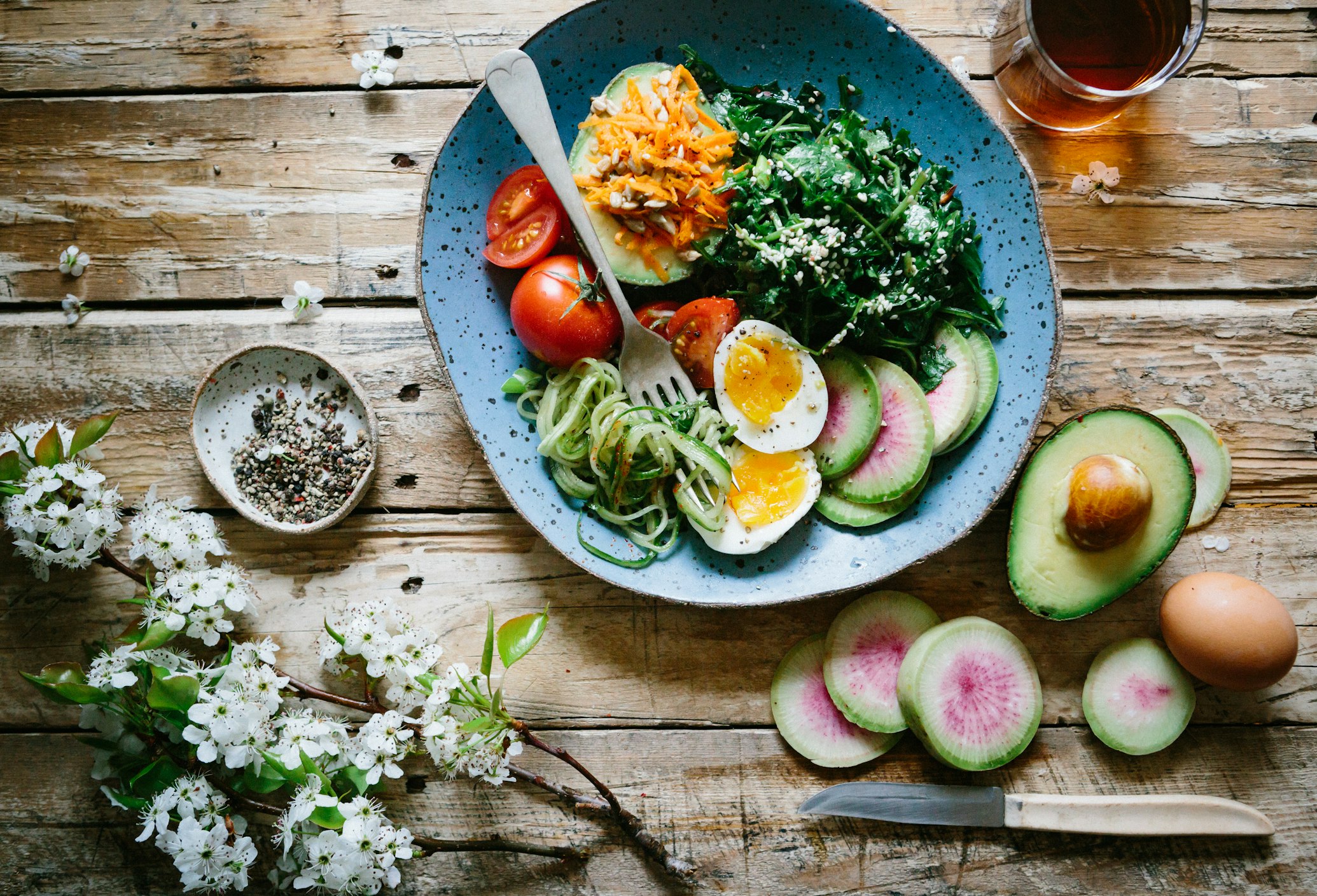 Balanced high-fiber meal with fresh produce and whole foods.